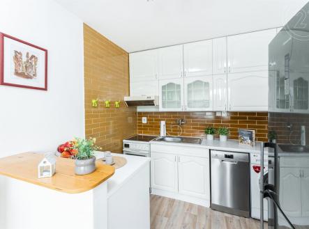 . | Pronájem bytu, 3+kk, 70 m²