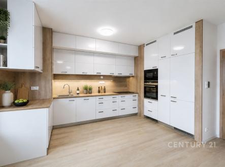 . | Pronájem bytu, 3+kk, 100 m²