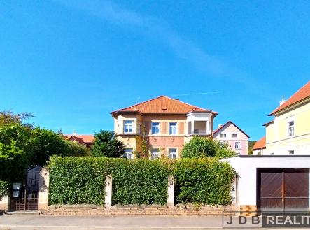 pohled z ulice | Prodej - dům/vila, 266 m²