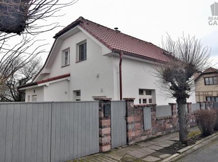 pohled z ulice | Prodej - dům/vila, 124 m²
