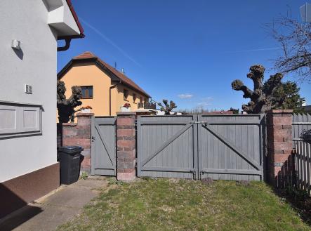 vjezd brána | Prodej - dům/vila, 124 m²