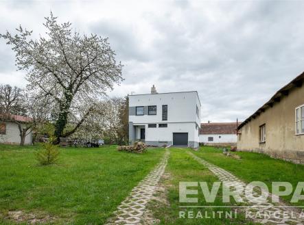 . | Prodej - dům/vila, 180 m²