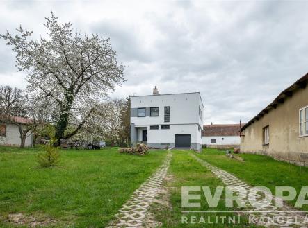 . | Prodej - dům/vila, 180 m²