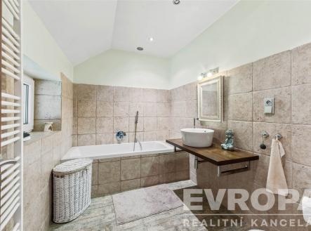 . | Prodej - dům/vila, 230 m²