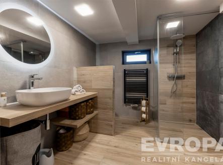 . | Prodej - dům/vila, 197 m²