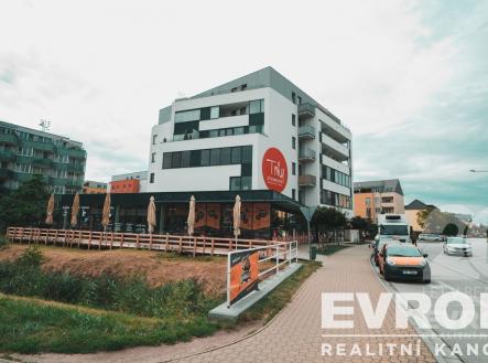 . | Pronájem bytu, 1+kk, 32 m²