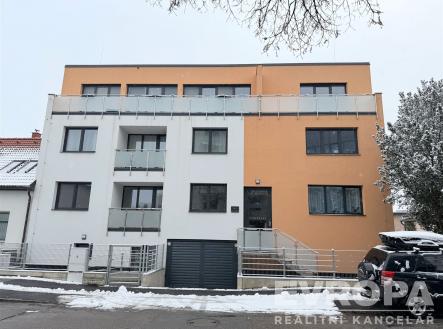 . | Pronájem bytu, 2+kk, 69 m²