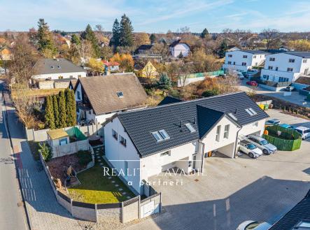 Prodej řadového domu 3+kk, 106 m², zahrada 152 m², Babice, Praha-Východ | Prodej - dům/vila, 106 m²