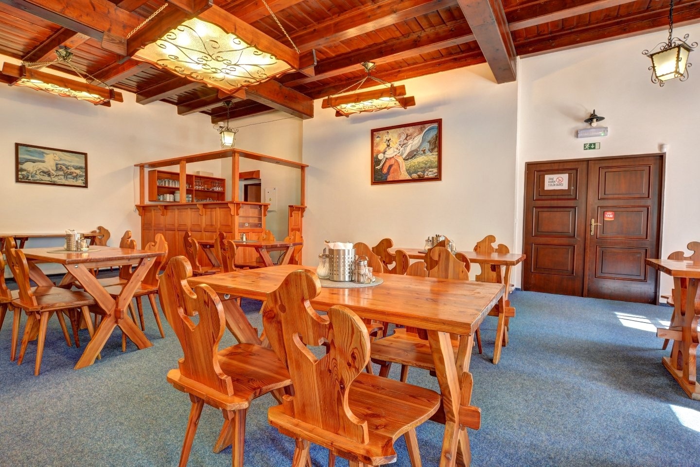 DSC_2683_5_7_8_9_fused_