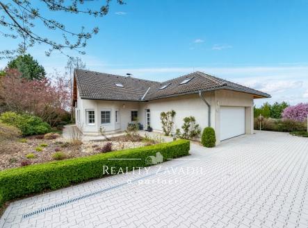 8 | Pronájem - dům/vila, 271 m²