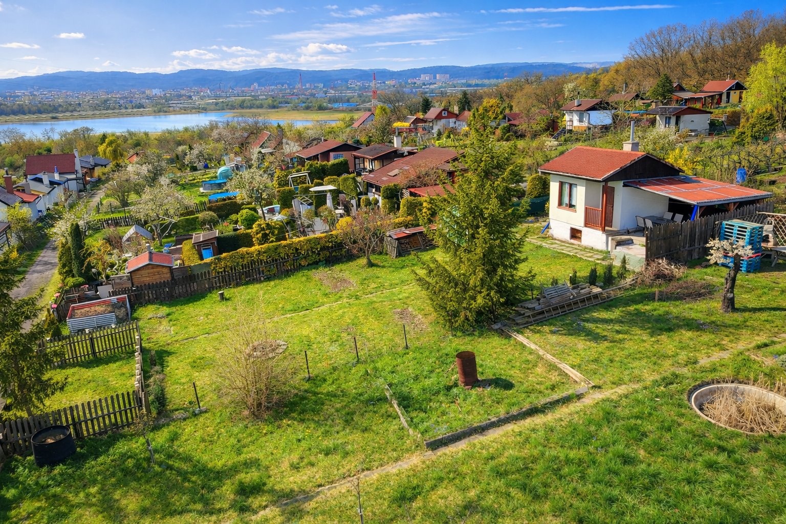 Zahrada se zděnou chatkou, 387 m2, osobní vlastnictví, Údlice