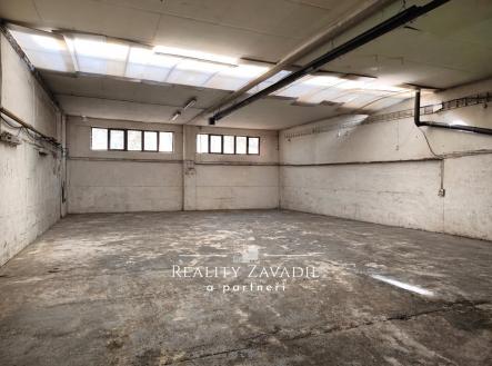 Pronájem - komerční objekt, sklad, 215 m²