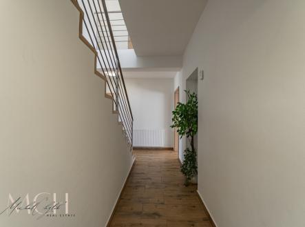 chodba přízemí | Prodej - dům/vila, 190 m²