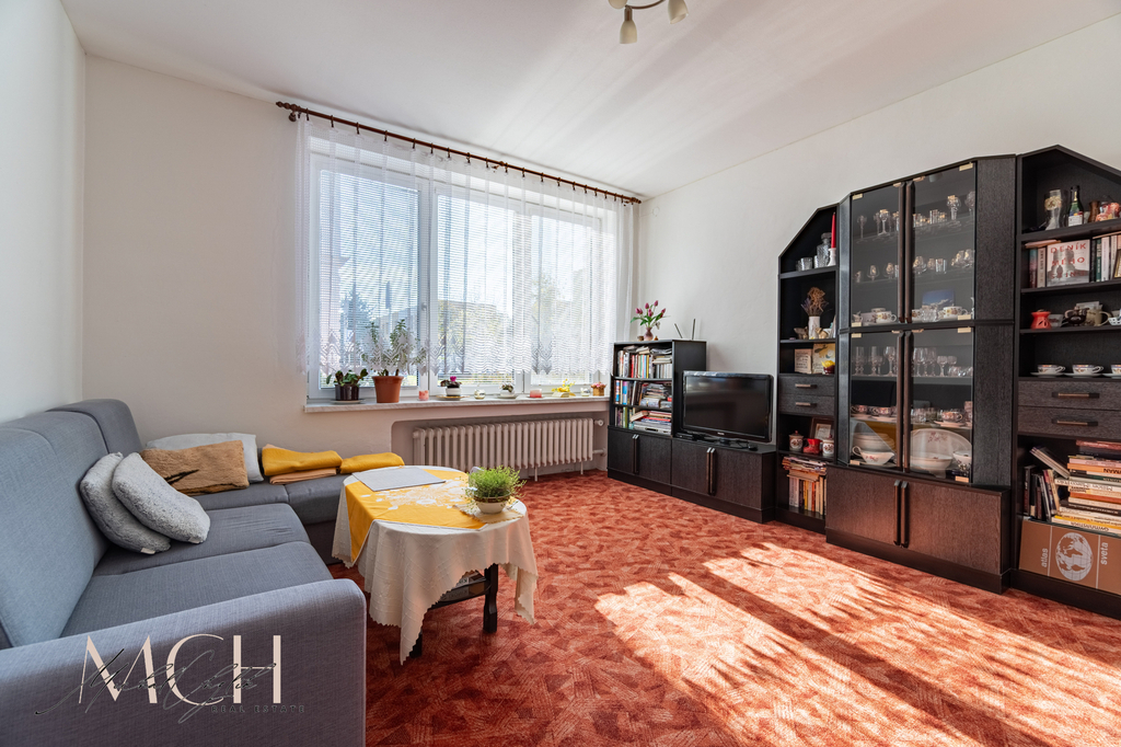 přízemí byt obývák