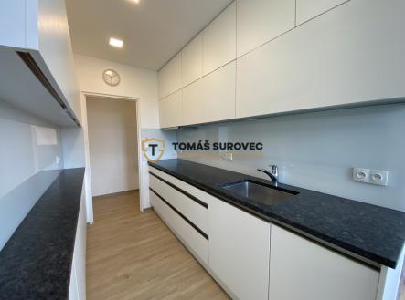byt-2-1-dlouha-zlin-3.jpeg | Pronájem bytu, 2+1, 59 m²