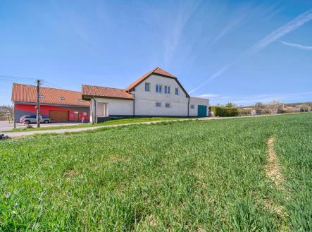 57 | Prodej - dům/vila, 300 m²