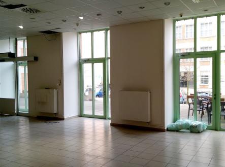 Výlohy-vchody | Pronájem - obchodní prostor, 160 m²