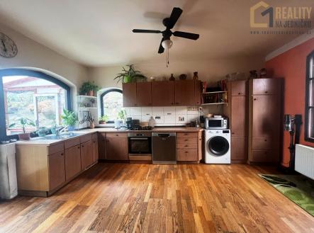 E19 | Prodej - dům/vila, 180 m²