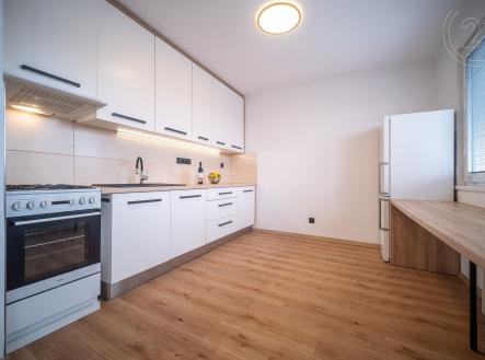 Kuchyňská linka s jídelním koutem | Pronájem bytu, 4+1, 75 m²