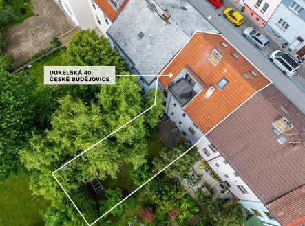 Vlastní zelená zahrada v centru města | Prodej - dům/vila, 180 m²