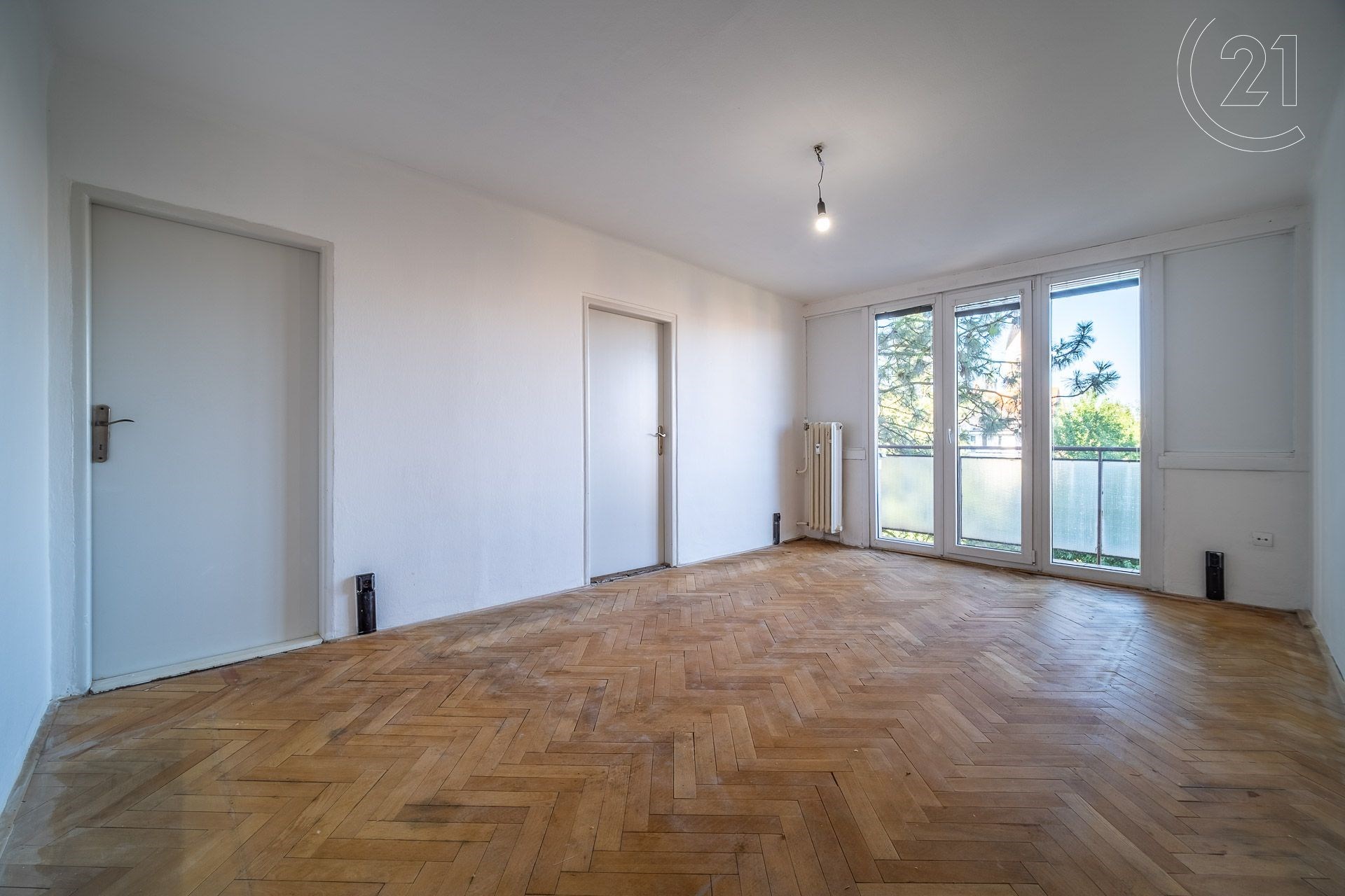 Obývací pokoj se vstupen balkon