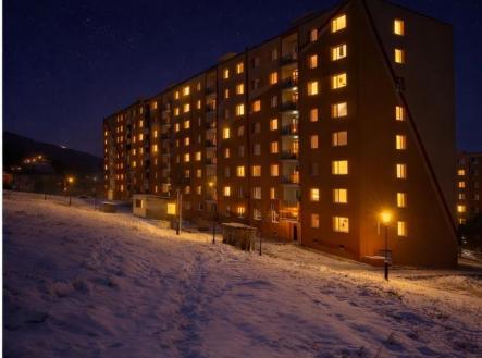 panelak_snih_noc.jpg | Pronájem bytu, 2+1, 60 m²