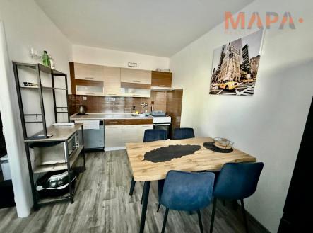 pol.jpeg | Pronájem bytu, 3+1, 70,5 m²