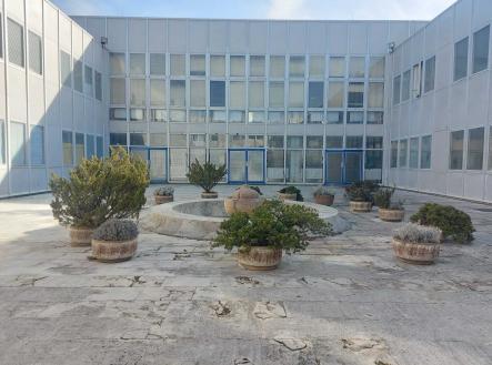 Atrium s kašnou | Prodej - komerční objekt, jiný, 9 900 m²