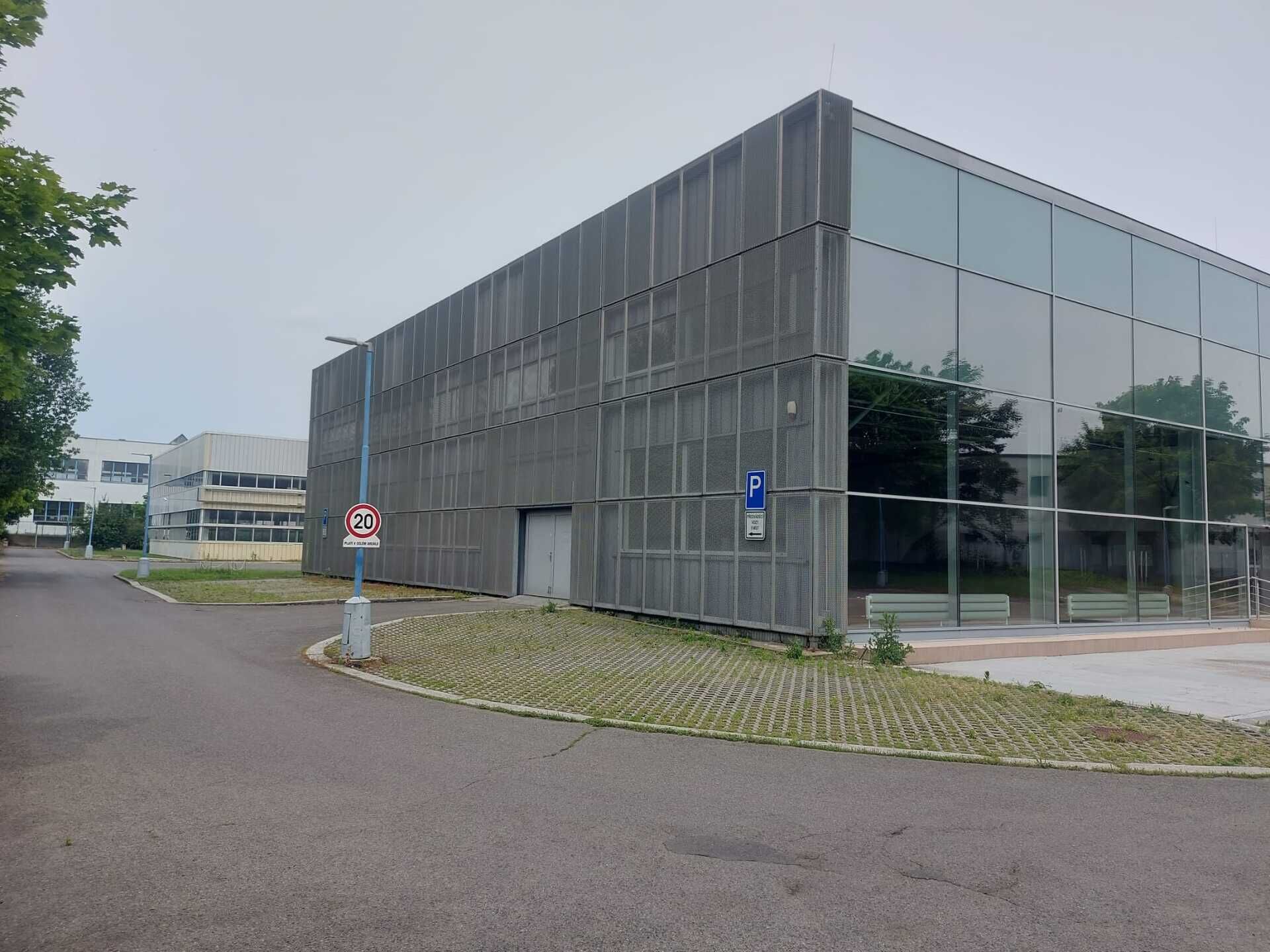 Pronájem Autosalon/Autoservis/Showroom 2.799 m2.