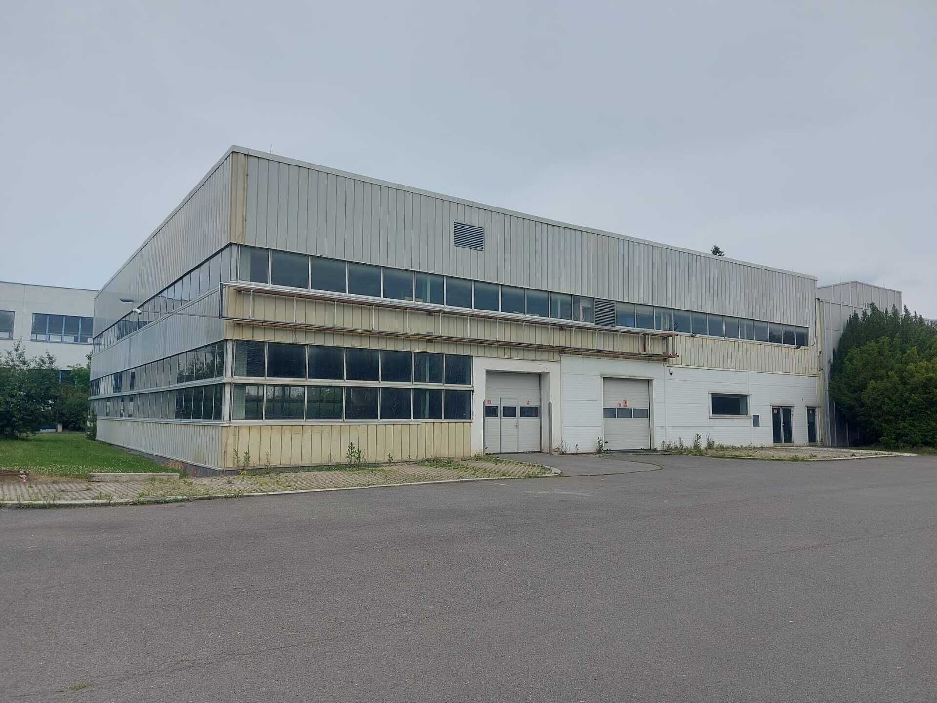 Pronájem Autoservisní/Skladové prostory 1337 m².