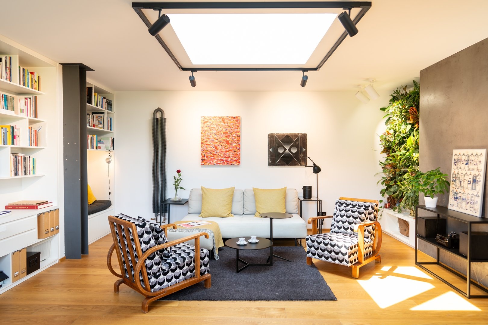 Originální obývací pokoj se světlíkem