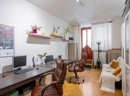 Kancelář s přímým vstupem z Lesnické ulice | Prodej bytu, 3+1, 95 m²