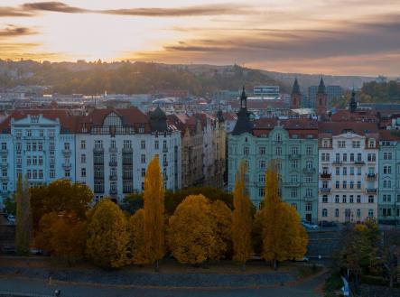 Pohled do Lesnické ulice od Vltavy | Prodej bytu, 3+1, 95 m²