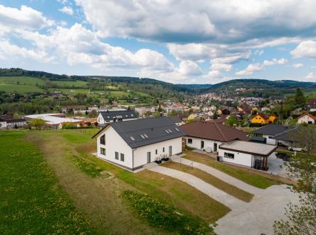 Pohled na dům ze severovýchodu | Prodej - dům/vila, 130 m²