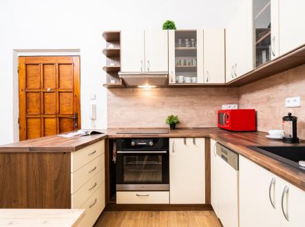 Kuchyňský kout u vstupu do bytu | Prodej bytu, 2+kk, 55 m²