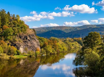 Černá skála na protějším břehu řeky Berounky | Prodej - pozemek, zahrada, 758 m²