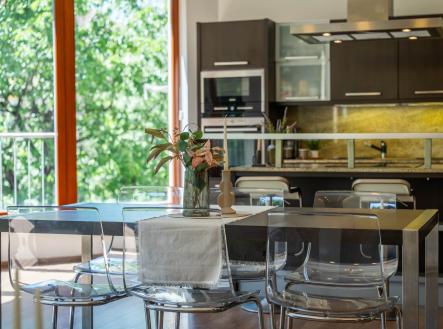 Jídelní stůl s kuchyní | Prodej bytu, 3+kk, 101 m²