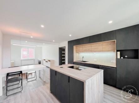 photo-5215232385442581570-y-1.jpg | Pronájem bytu, 2+kk, 70 m²