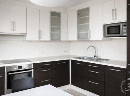 333cedc7-a183-47e7-9db1-34c128de505f.png | Pronájem bytu, 3+kk, 81 m²