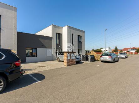 Prodej - nájemní dům, 221 m² obrázek