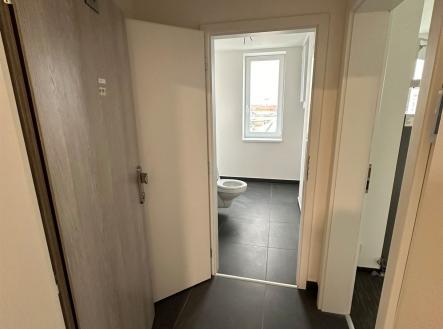 . | Pronájem bytu, 1+kk, 34 m²
