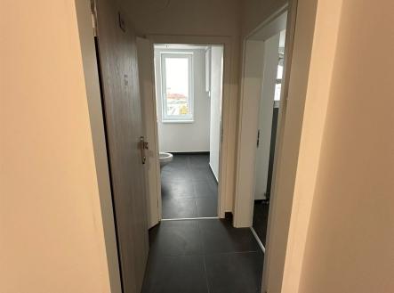 . | Pronájem bytu, 1+kk, 34 m²