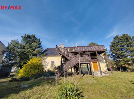 Zadní pohled na dům - J | Prodej - dům/vila, 245 m²