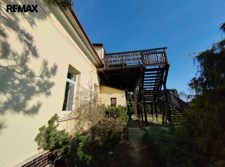 Zadní schodiště - J | Prodej - dům/vila, 245 m²