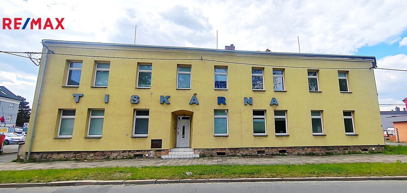 Pohled z ulice - V strana