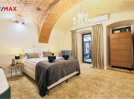 l-10629526c89f4ef3930346fa0c033c35.jpg | Prodej - nájemní dům, 395 m²