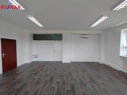 img-20250820-135624.jpg | Pronájem - kanceláře, 38 m²
