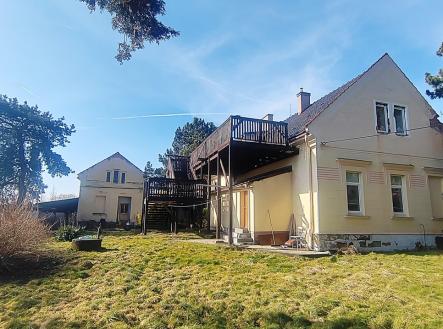 Pohled na dům i kancelář - JV | Prodej - hotel, 245 m²