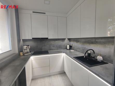 kuchyne-1.jpg | Pronájem bytu, 3+1, 71 m²