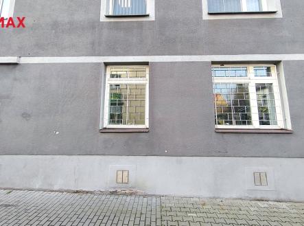 Pohled z ulice U Vodojemu | Pronájem - obchodní prostor, 113 m²